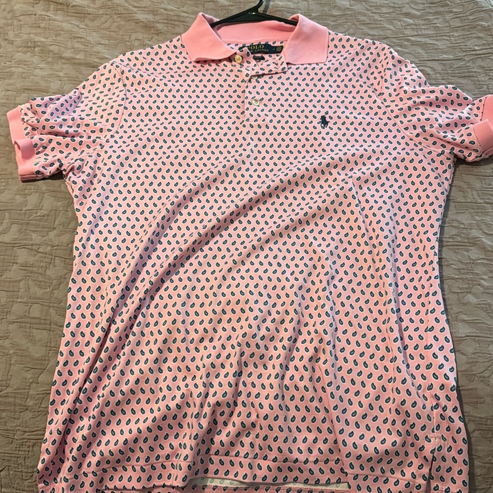 Men’s medium polo collar shirt